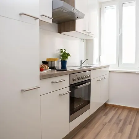 Helle 2-zimmer Apartamento
