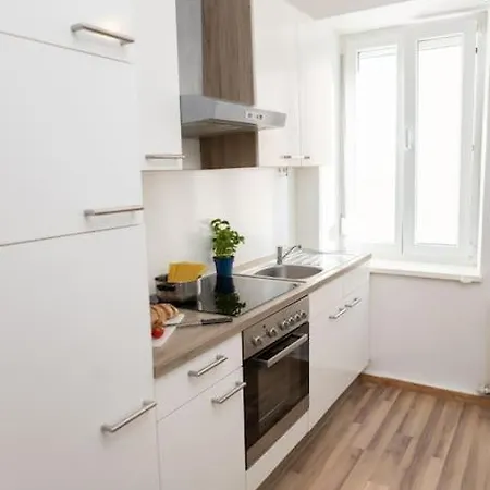 Helle 2-zimmer Apartamento Augsburgo